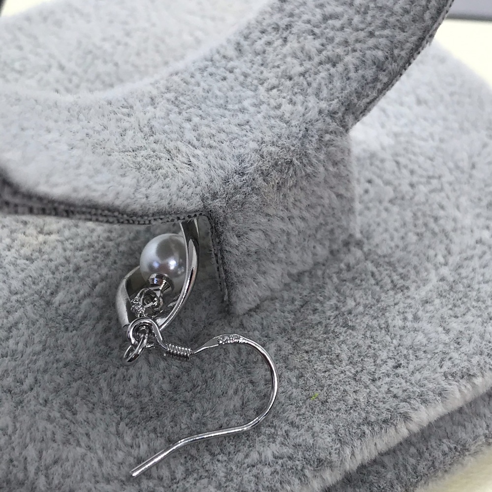 🌟 Sterling Silver Faux Pearl Drop Earrings - Picture 5 of 6